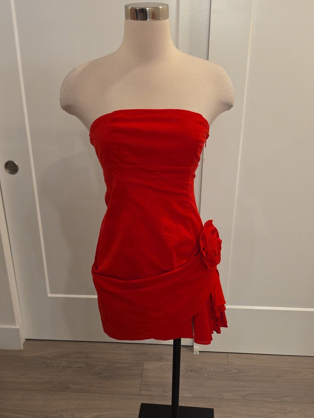 Lush Strapless Red mini Dress with Side Rosette size S like new
